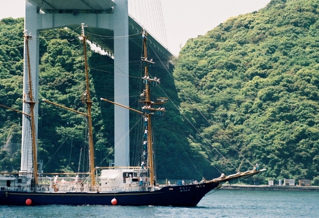祭り 帆船入港 minolta a70 75-300 fuji100 20150425 010 (640x439).jpg