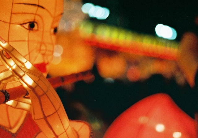 祭り 長崎ランタン 湊公園 人形  a70 50f1.4 fuji400 2015021926 (640x448).jpg